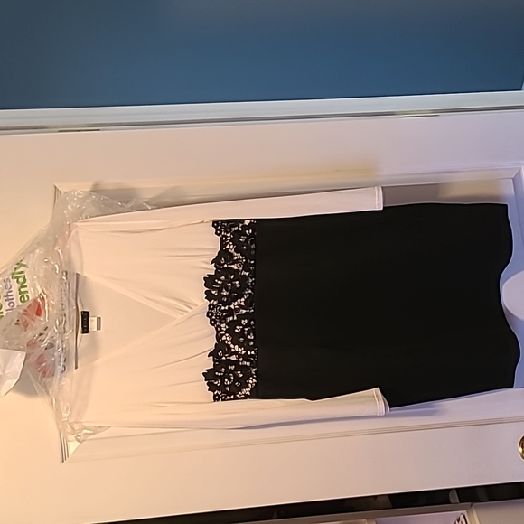 VENUS Dresses & Skirts - VENUS black and white dress
